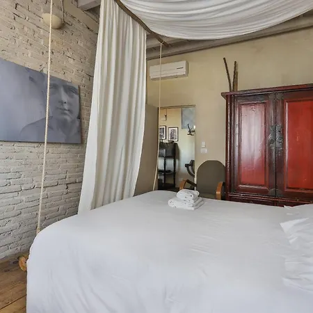 Charming Hideaway In Old Town