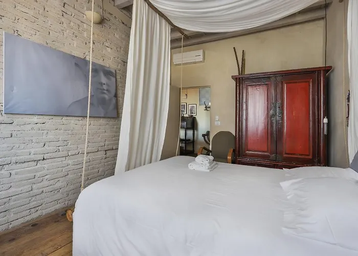 Charming Hideaway In Old Town