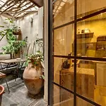 Charming Hideaway In Old Town
