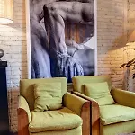 Charming Hideaway In Old Town Apartment