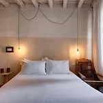 Charming Hideaway In Old Town Apartment Florence