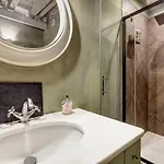 Charming Hideaway In Old Town