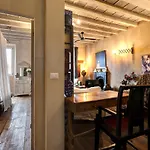 Charming Hideaway In Old Town *