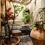Charming Hideaway In Old Town Apartment