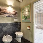 Charming Hideaway In Old Town