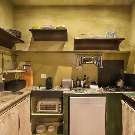 Charming Hideaway In Old Town *