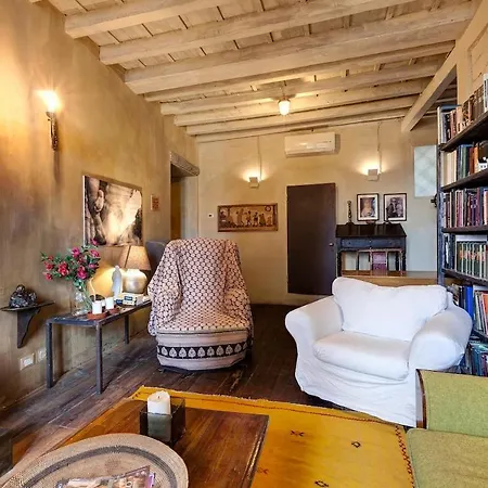 Apartment Charming Hideaway In Old Town