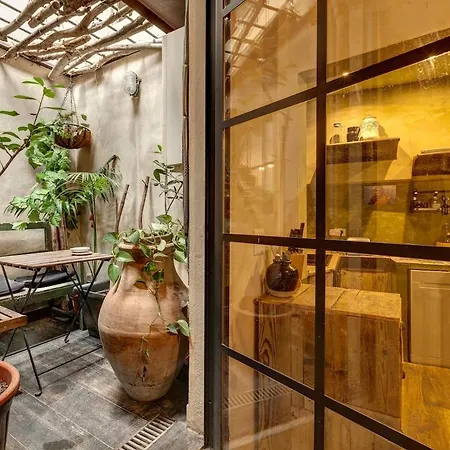 Charming Hideaway In Old Town