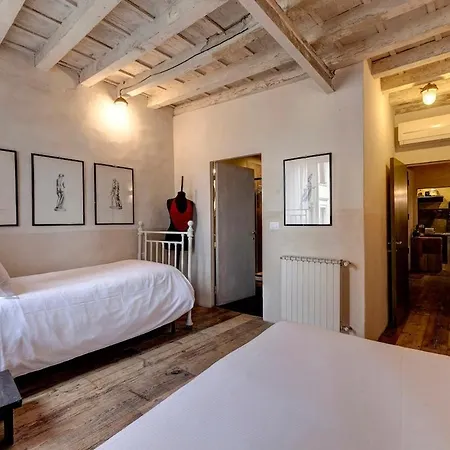 Charming Hideaway In Old Town