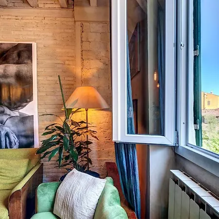 Charming Hideaway In Old Town