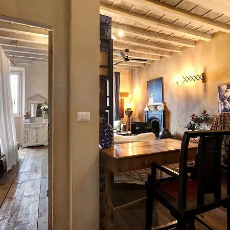 Charming Hideaway In Old Town *