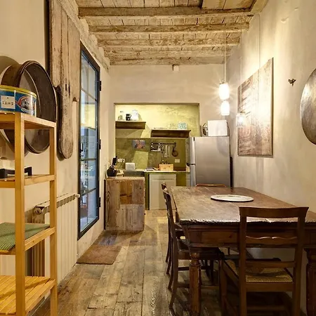 Charming Hideaway In Old Town *