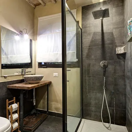 Charming Hideaway In Old Town