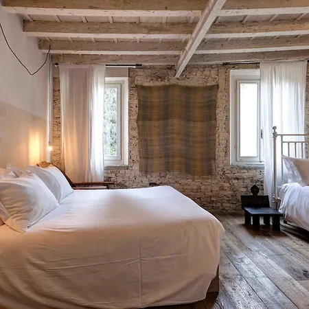 Charming Hideaway In Old Town *