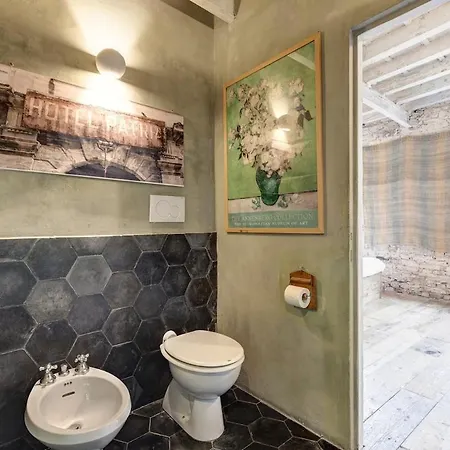 Charming Hideaway In Old Town