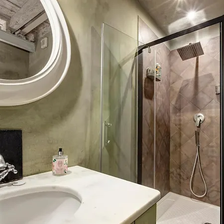 Charming Hideaway In Old Town *