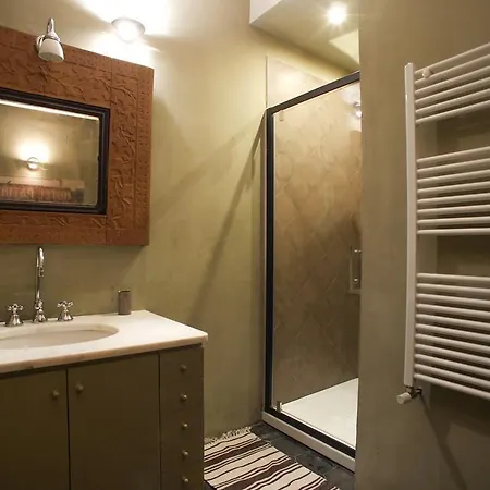 Charming Hideaway In Old Town