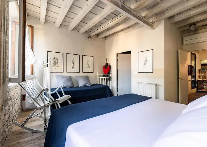 Charming Hideaway In Old Town *