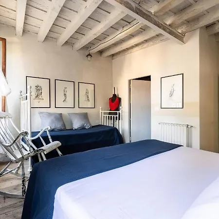 Charming Hideaway In Old Town *